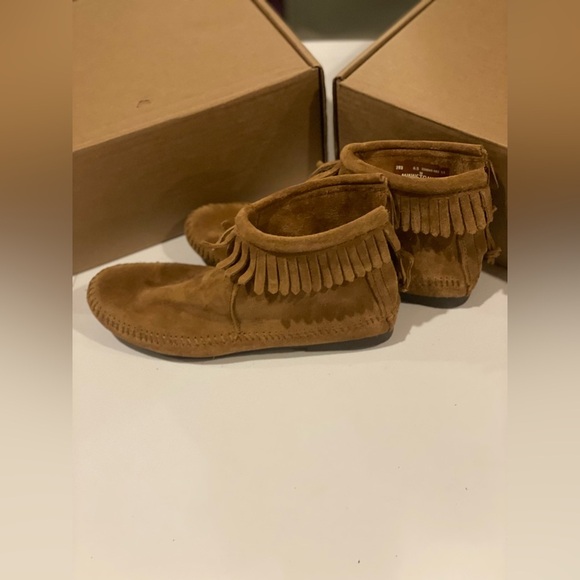 Minnetonka women’s Brown Suede‎ soft sole Fringe Ankle Boots size 6.5 - Picture 7 of 10